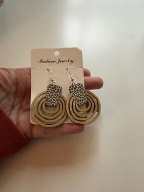 D3 Fashion Jewelry Tan and Leopard Print Dangle Earrings